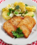 Wiener Schnitzel mit Erdäpfel-Gurken-Salat
