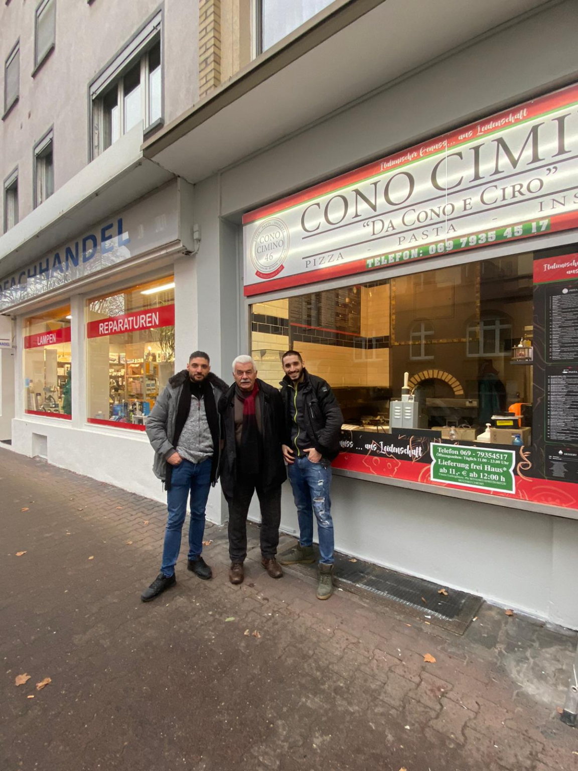 Foto: Die Russo-Brüder mit dem Inhaber der Cono Cimino 45 Pizzerien (M.) © Pizzeria Cono Cimino 46